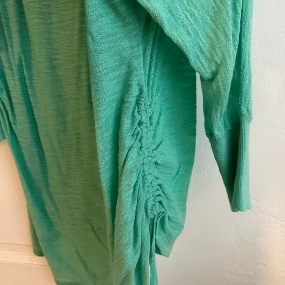 Express Green Oversized 3/4 Sleeve Tunic - Picture 2 of 3